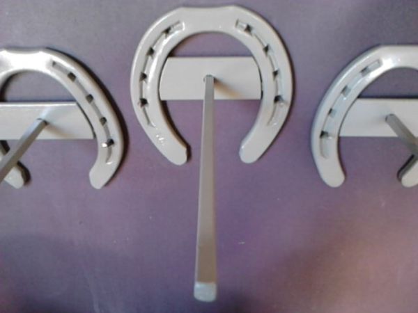 SUPORTE PARA CABRESTO FEITO COM FERRADURA